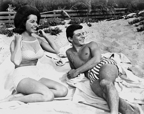 Beach Party Annette Funicello et Frankie Avalon Beach Party Annette Funicello et Frankie Avalon