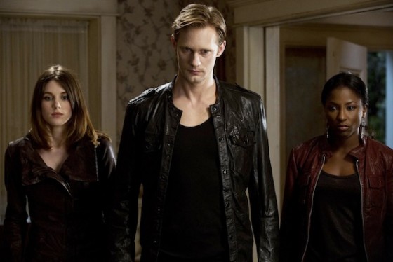 Alexander Skarsgard, Lucy Griffiths, Rutina Wesley dans True Blood - HBO