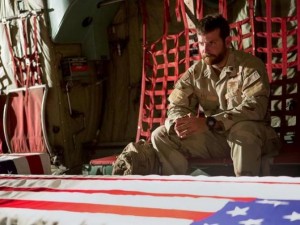 Bradley Cooper dans American Sniper de Clint Eastwood Bradley Cooper dans American Sniper de Clint Eastwood
