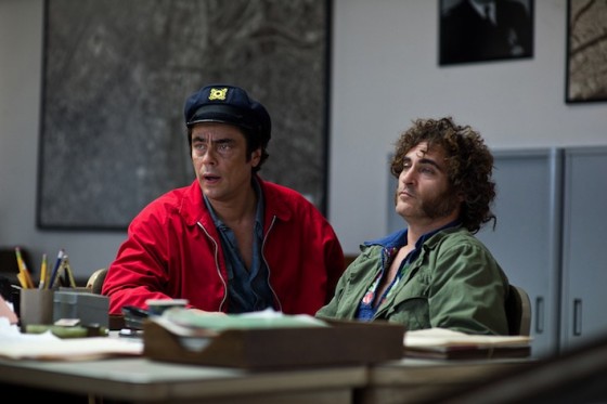 Benicio del Toro et Joaquin Phoenix dans Inherent Vice de Paul Thomas Anderson