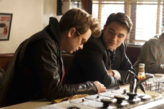 Dane DeHaan (James Dean) et Robert Pattinson (Dennis Stock) dans Life de Anton Corbijn