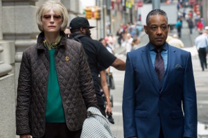 Tilda Swinton et Giancarlo Esposito dans Okja Tilda Swinton et Giancarlo Esposito dans Okja