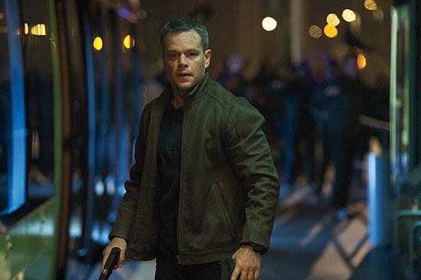 Matt Damon dans Jason Bourne tire des livres de Robert Ludlum Matt Damon dans Jason Bourne tire des livres de Robert Ludlum