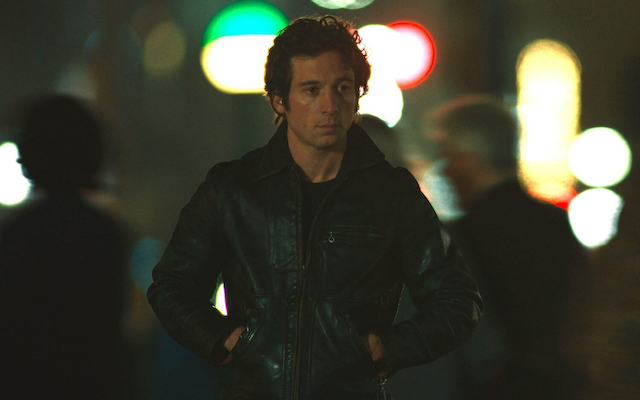 Jeremy White Allen en Bruce Springteen dans Deliver Me From Nowhere de Scott Cooper Jeremy White Allen en Bruce Springteen dans Deliver Me From Nowhere de Scott Cooper