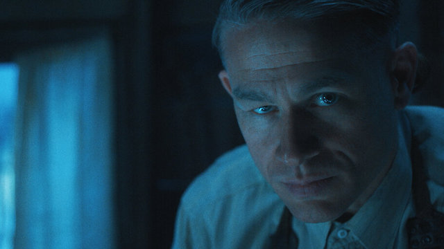 Charlie Hunnam - Serie Monstre Lhistoire de Ed Gein Charlie Hunnam - Serie Monstre Lhistoire de Ed Gein