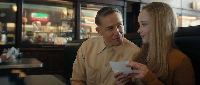 Charlie Hunnam et Suzanna Son dans Monstre LHistoire dEd Gein - Netflix Charlie Hunnam et Suzanna Son dans Monstre LHistoire dEd Gein - Netflix