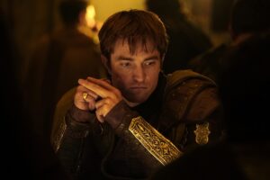 Robert Pattinson dans LOdyssee de Christopher Nolan - Credit photo Universal Pictures Robert Pattinson dans LOdyssee de Christopher Nolan - Credit photo Universal Pictures