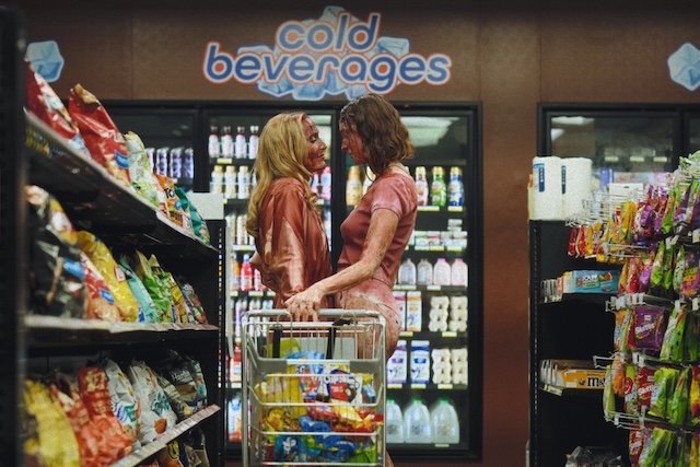 Gillian Anderson et Hannah Einbinder dans Teenage Sex and Death at Camp Miasma - Credit photo Mubi Gillian Anderson et Hannah Einbinder dans Teenage Sex and Death at Camp Miasma - Credit photo Mubi